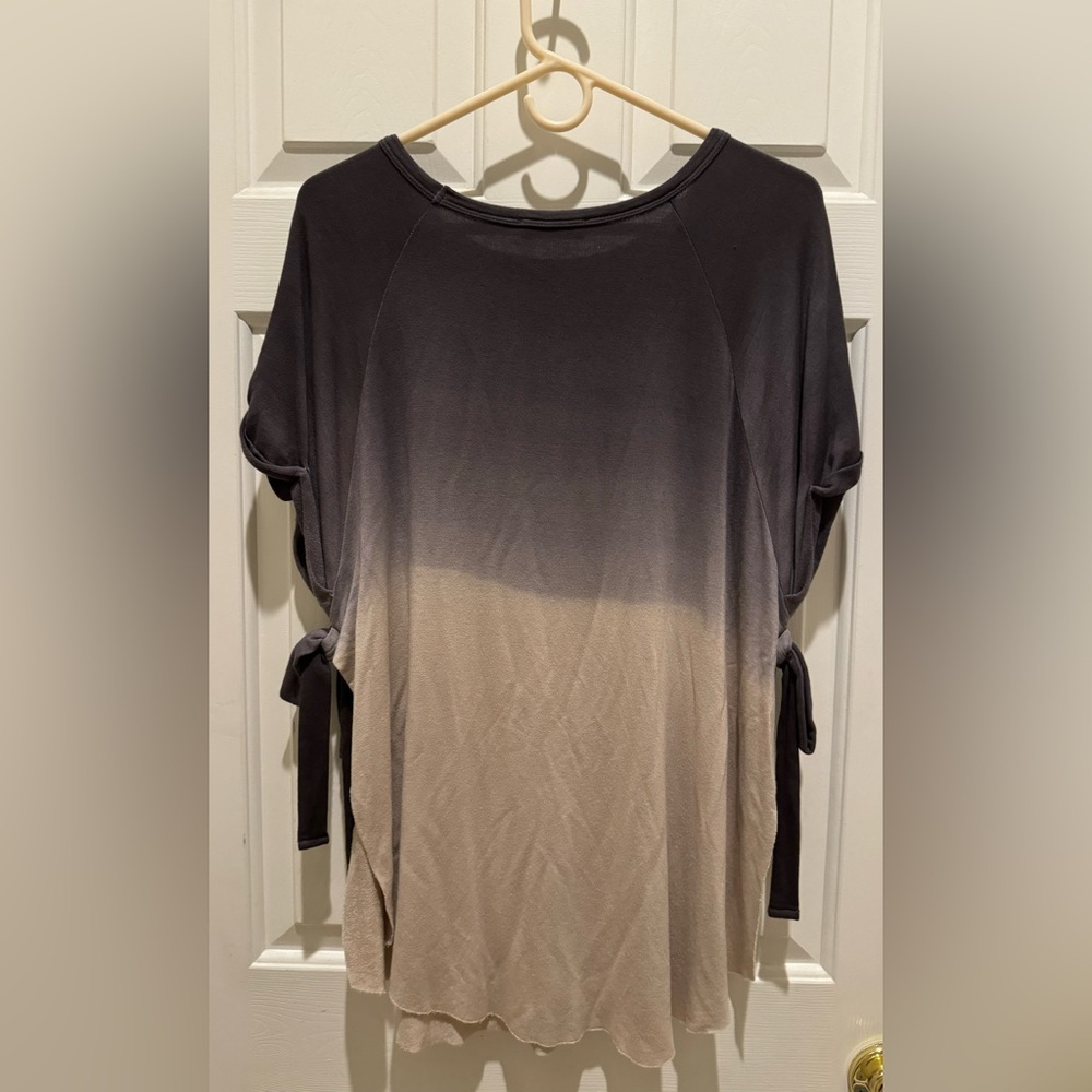 Hummingbird top size small - Picture 2 of 3